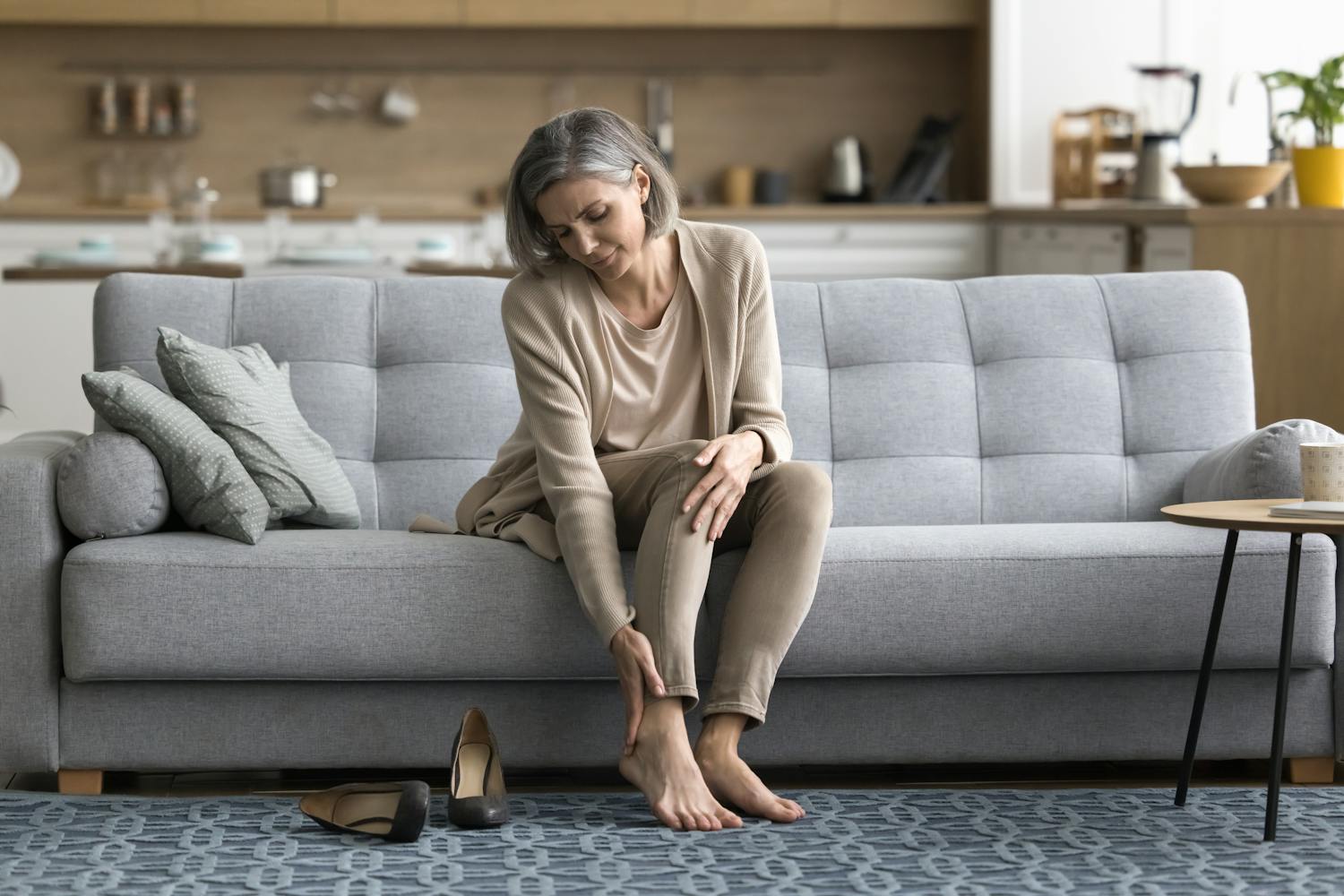 Contre les jambes lourdes, pensez à l'automassage du pied !