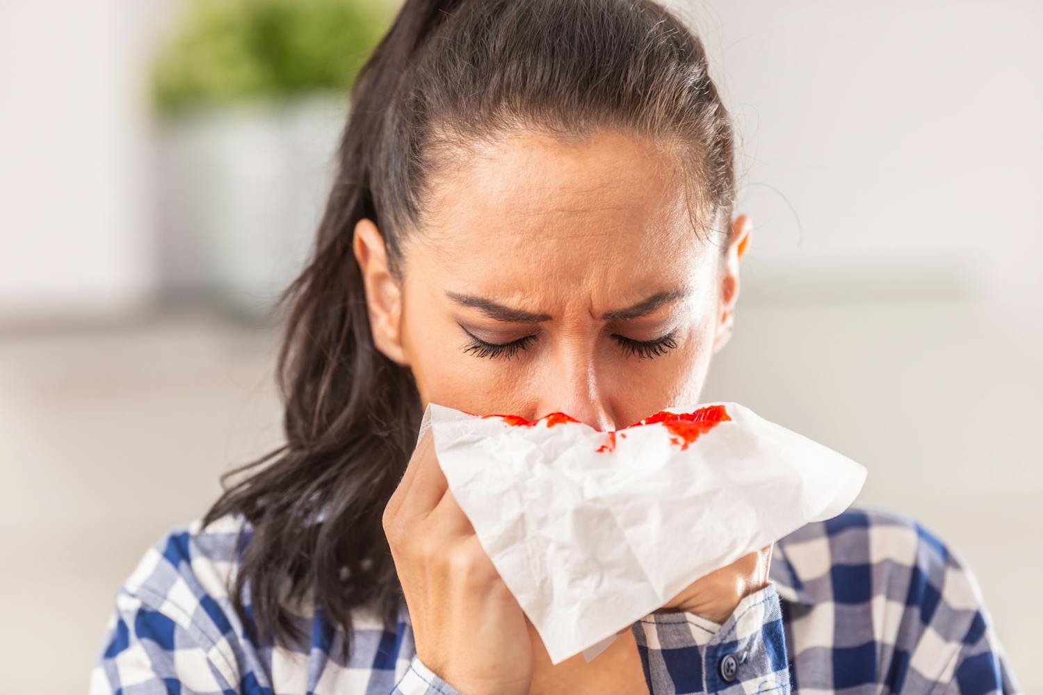 Chaleur et saignement de nez : pourquoi je saigne du nez quand il fait chaud ?
